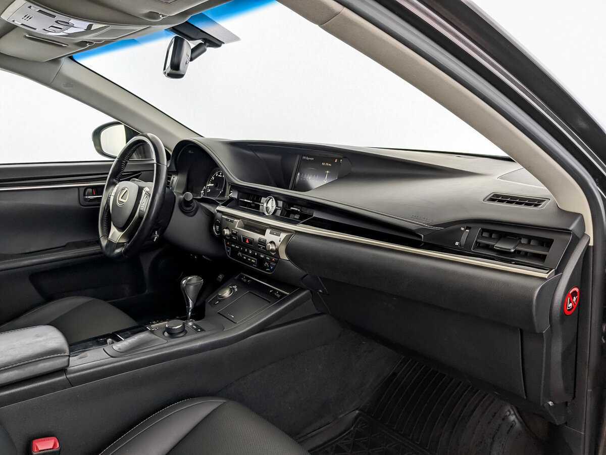 Lexus ES с пробегом — 2015 год. Фото: #10