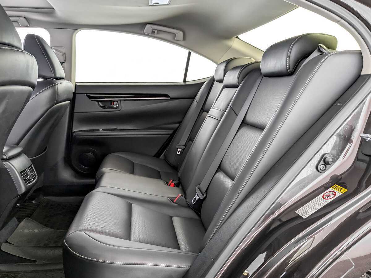 Lexus ES с пробегом — 2015 год. Фото: #11