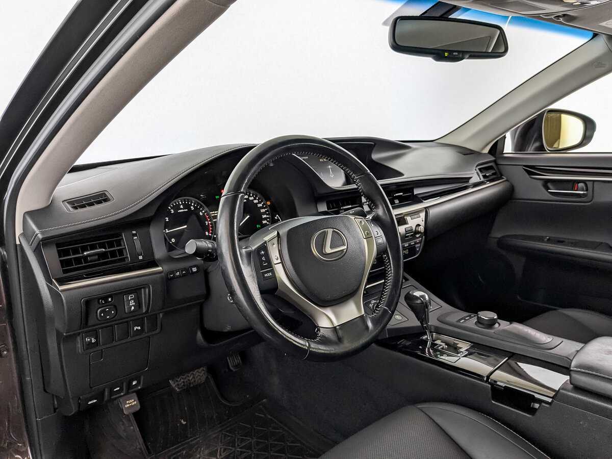 Lexus ES с пробегом — 2015 год. Фото: #15