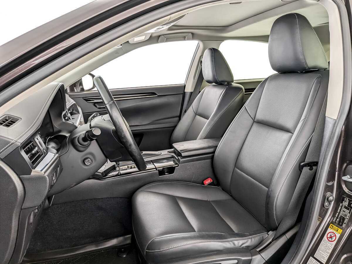 Lexus ES с пробегом — 2015 год. Фото: #19