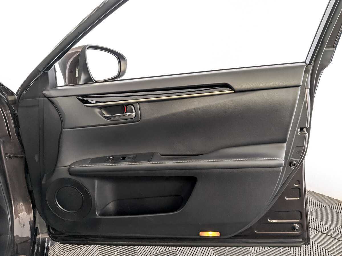 Lexus ES с пробегом — 2015 год. Фото: #22