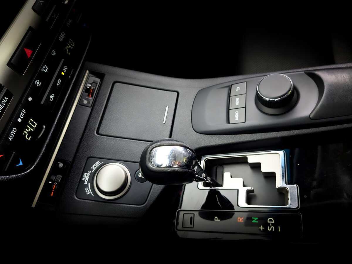 Lexus ES с пробегом — 2015 год. Фото: #26