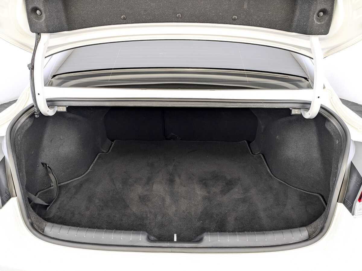 Hyundai Elantra с пробегом — 2021 год. Фото: #9