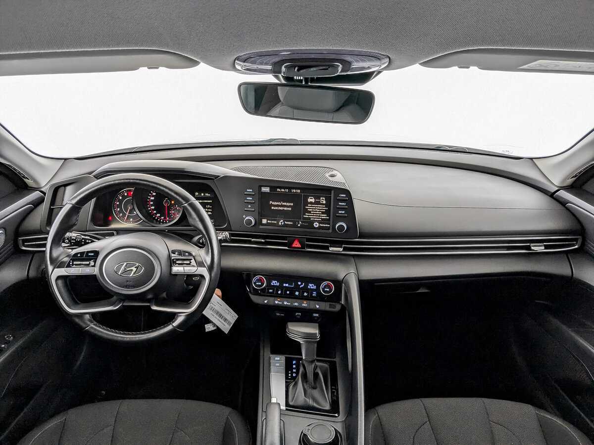 Hyundai Elantra с пробегом — 2021 год. Фото: #13