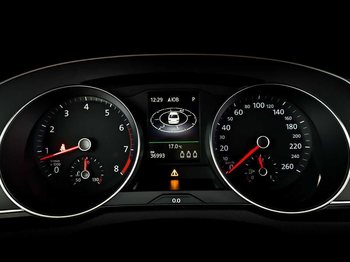 Volkswagen Passat с пробегом — 2021 год. Фото: #12