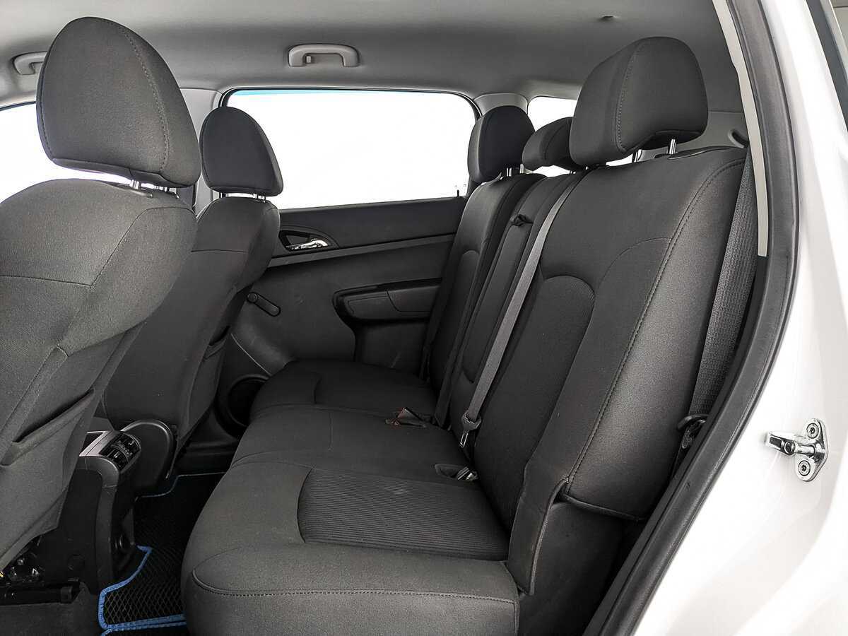 Chevrolet Orlando с пробегом — 2012 год. Фото: #17