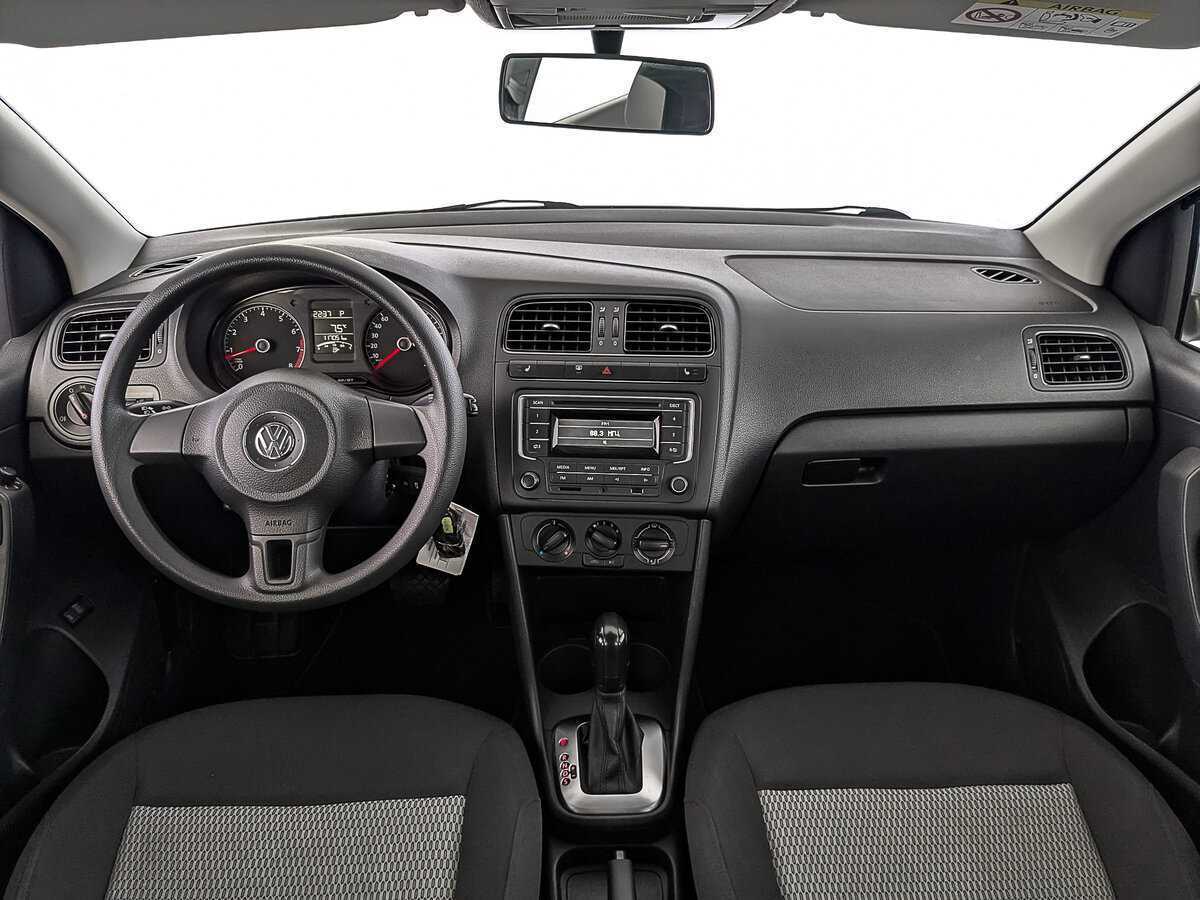 Volkswagen Polo с пробегом — 2015 год. Фото: #13