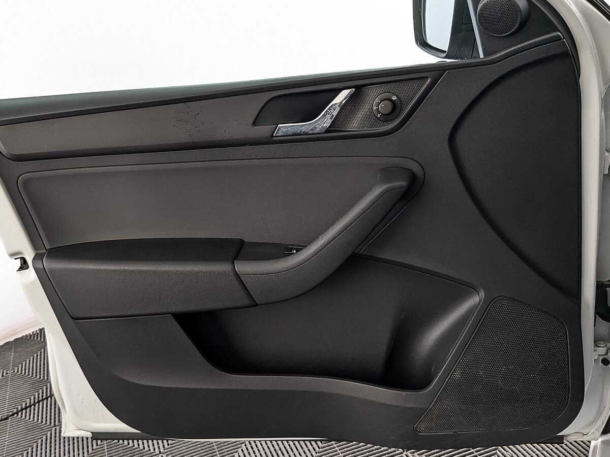 Skoda Rapid с пробегом — 2017 год. Фото: #16