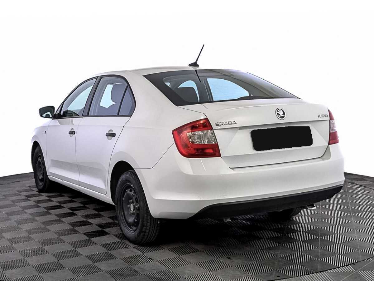 Skoda Rapid с пробегом — 2017 год. Фото: #6