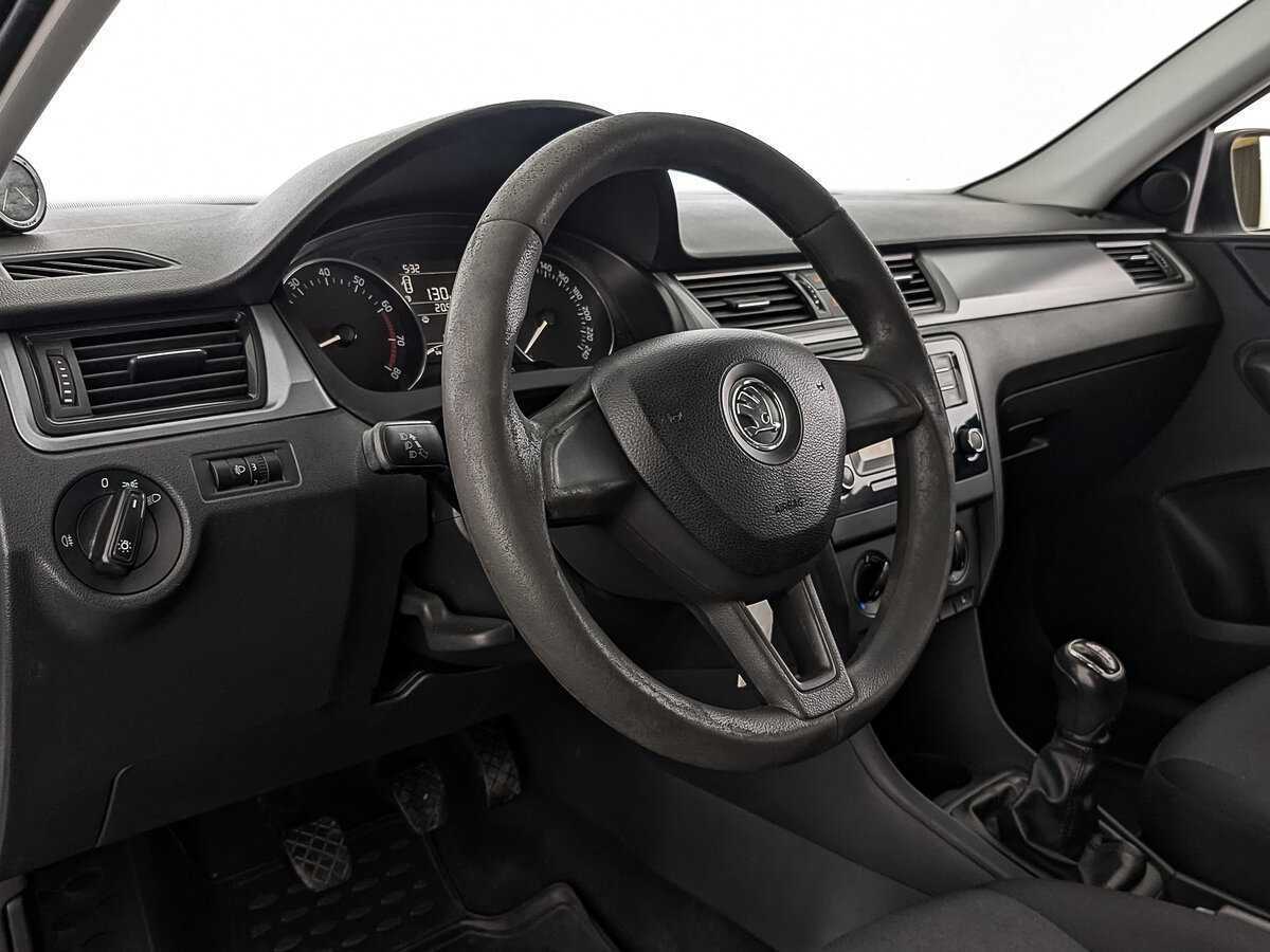 Skoda Rapid с пробегом — 2017 год. Фото: #13