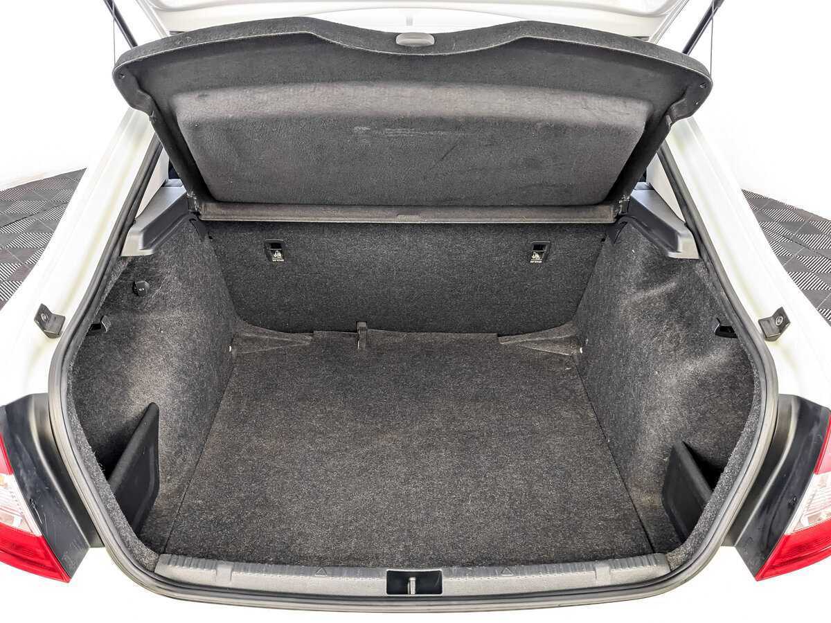 Skoda Rapid с пробегом — 2017 год. Фото: #9