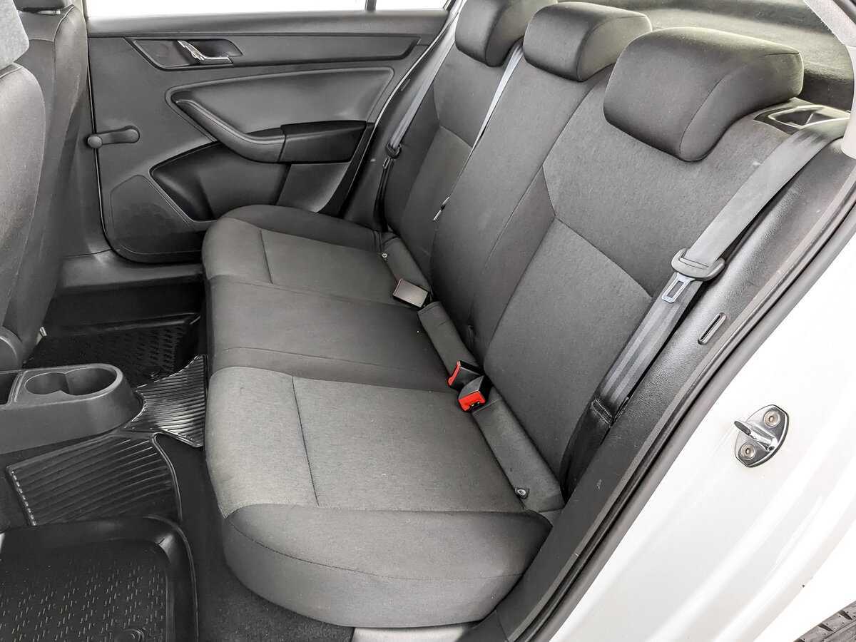 Skoda Rapid с пробегом — 2017 год. Фото: #11