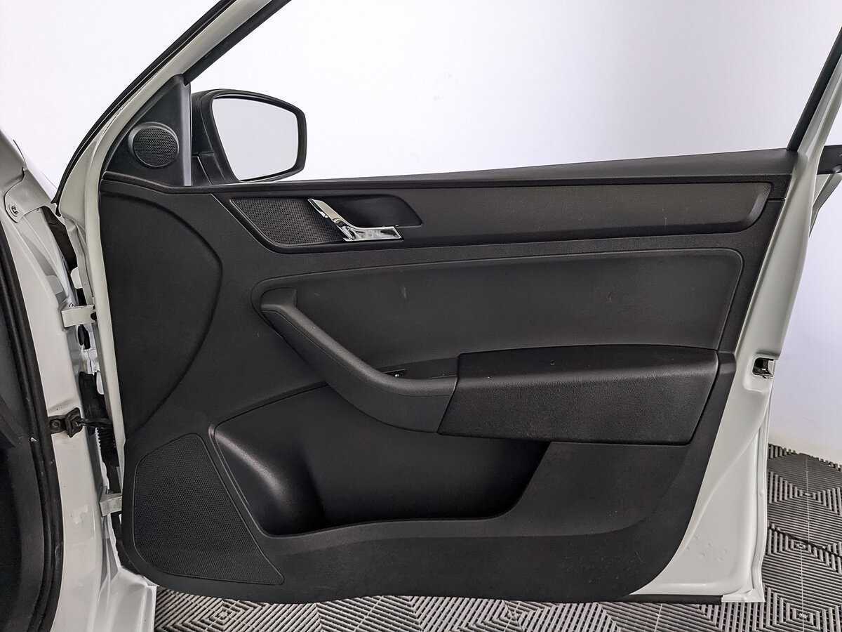 Skoda Rapid с пробегом — 2017 год. Фото: #24
