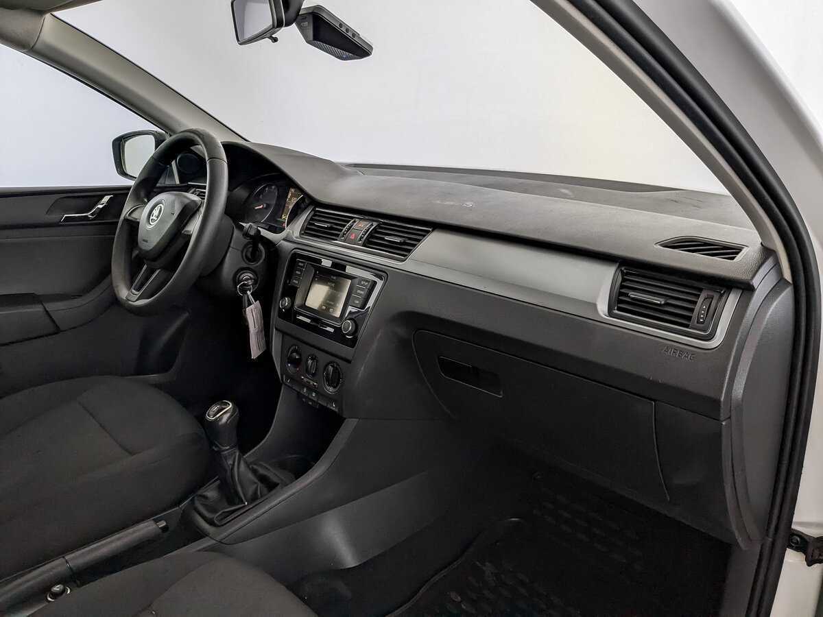 Skoda Rapid с пробегом — 2017 год. Фото: #10
