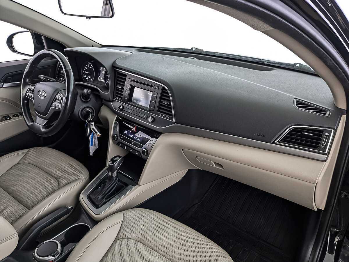 Hyundai Elantra с пробегом — 2017 год. Фото: #12