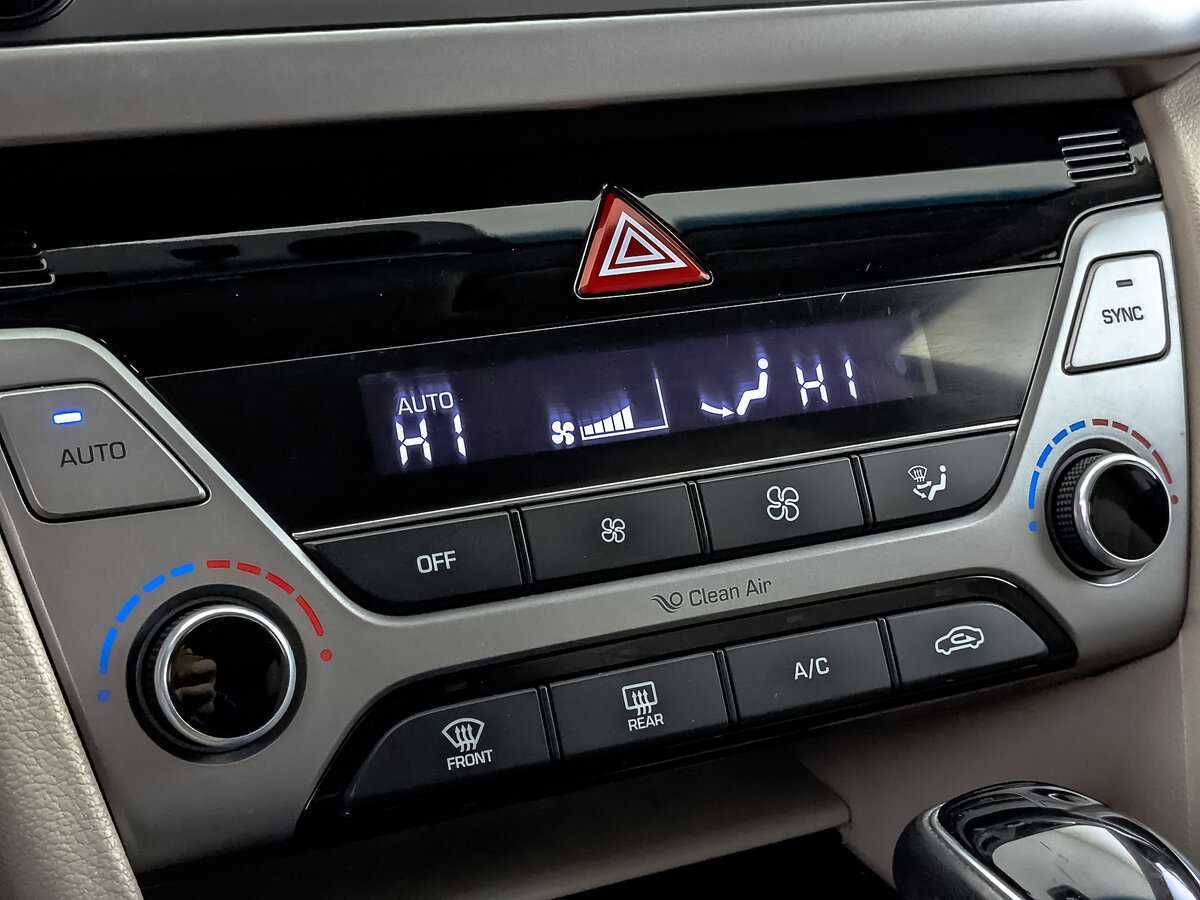 Hyundai Elantra с пробегом — 2017 год. Фото: #20