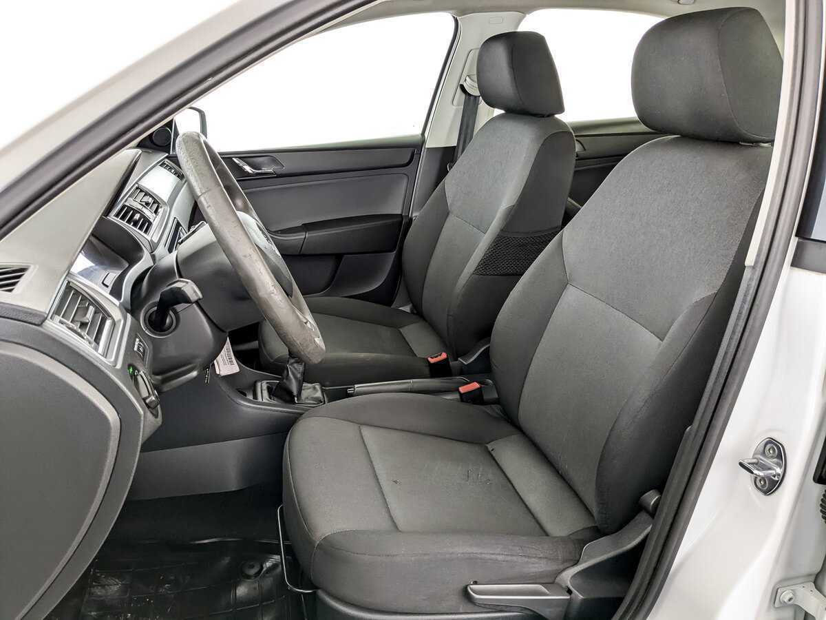 Skoda Rapid с пробегом — 2017 год. Фото: #19