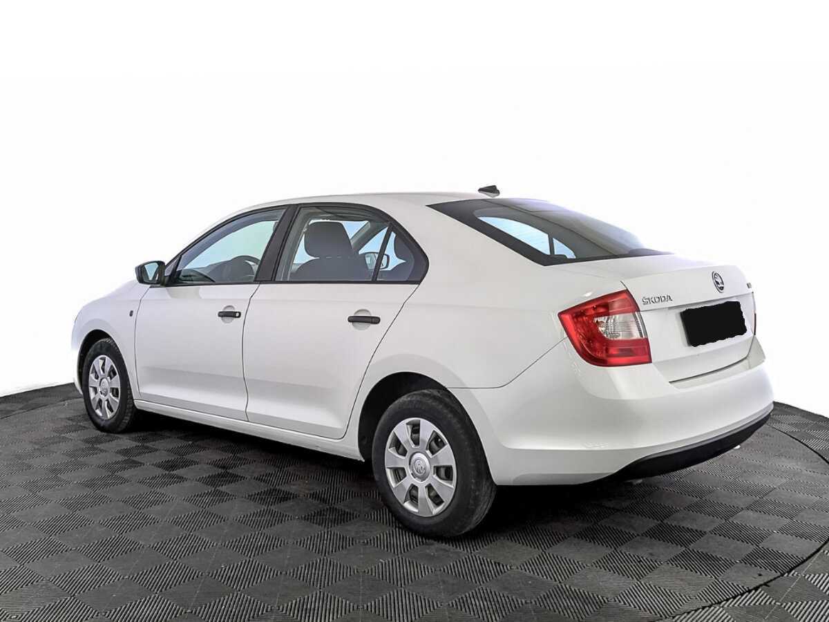 Skoda Rapid с пробегом — 2017 год. Фото: #6