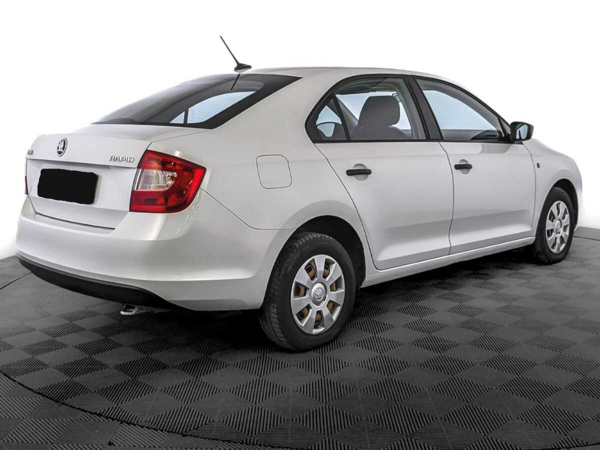 Skoda Rapid с пробегом — 2017 год. Фото: #4