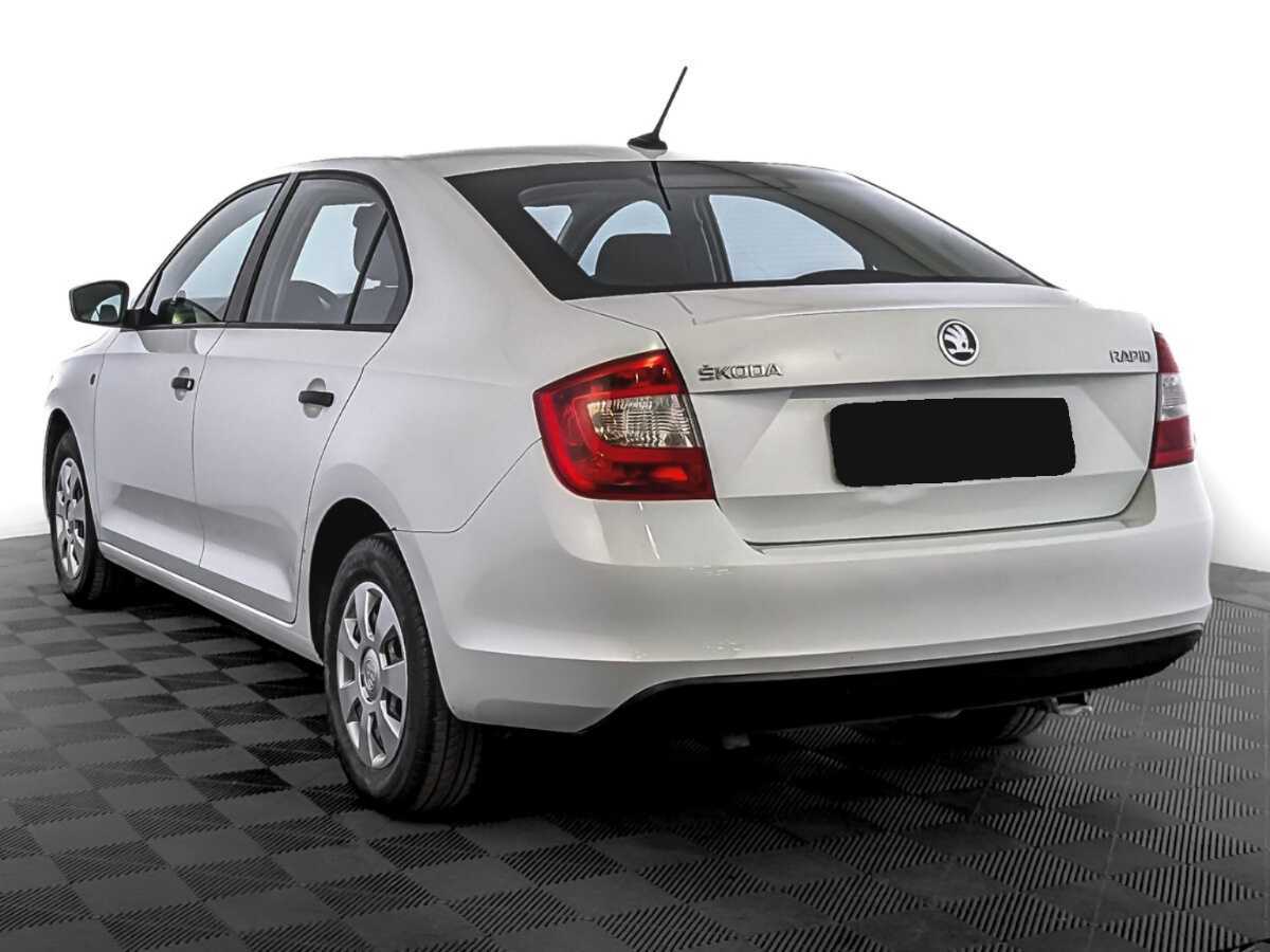 Skoda Rapid с пробегом — 2017 год. Фото: #6
