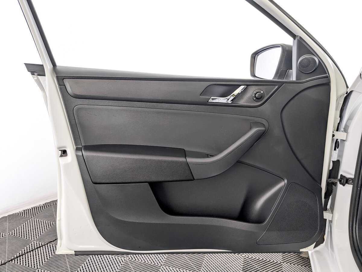 Skoda Rapid с пробегом — 2017 год. Фото: #18