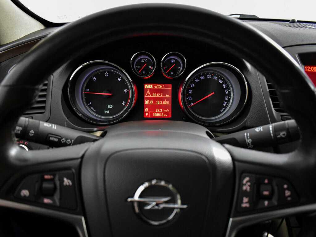 Opel Insignia с пробегом — 2012 год. Фото: #17