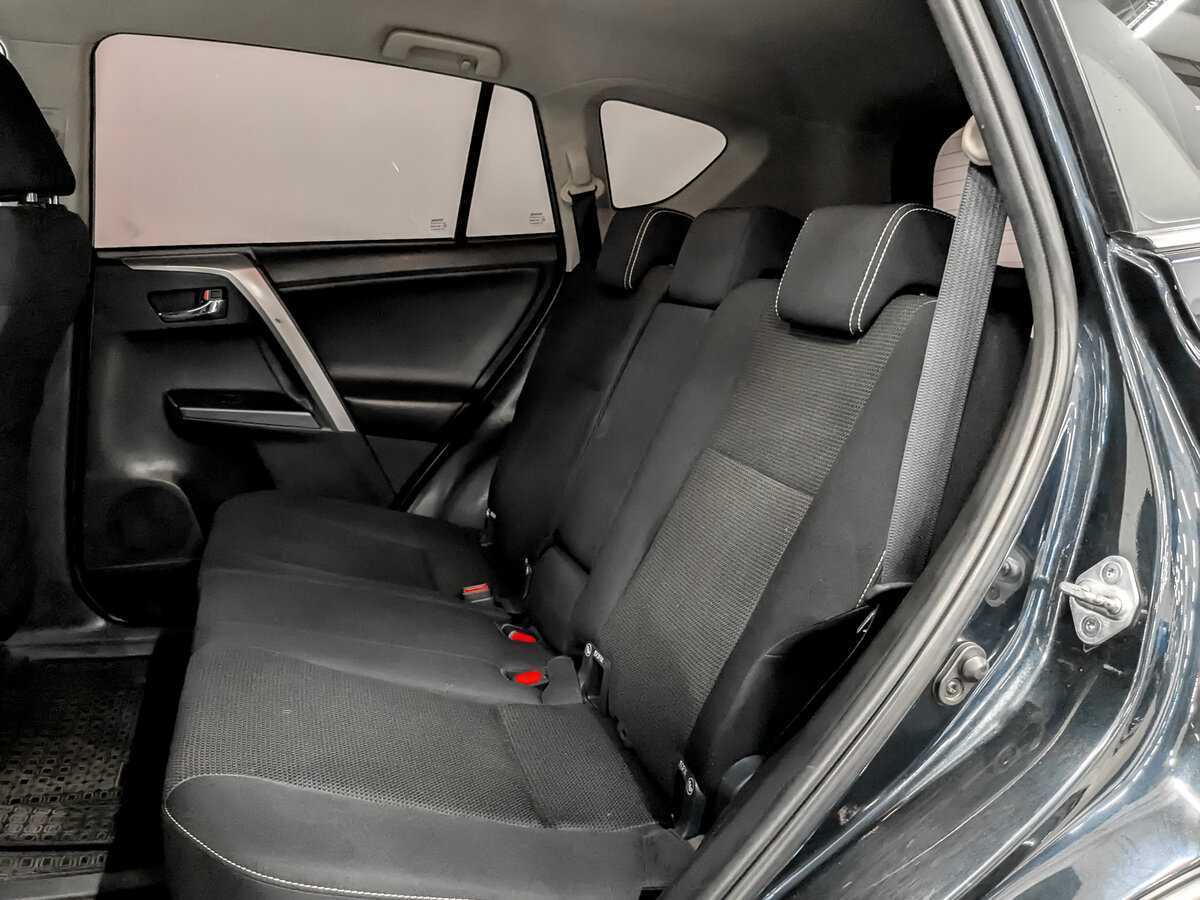 Toyota RAV4 с пробегом — 2017 год. Фото: #11