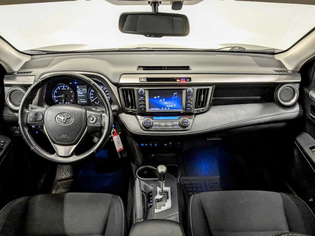Toyota RAV4 с пробегом — 2017 год. Фото: #13
