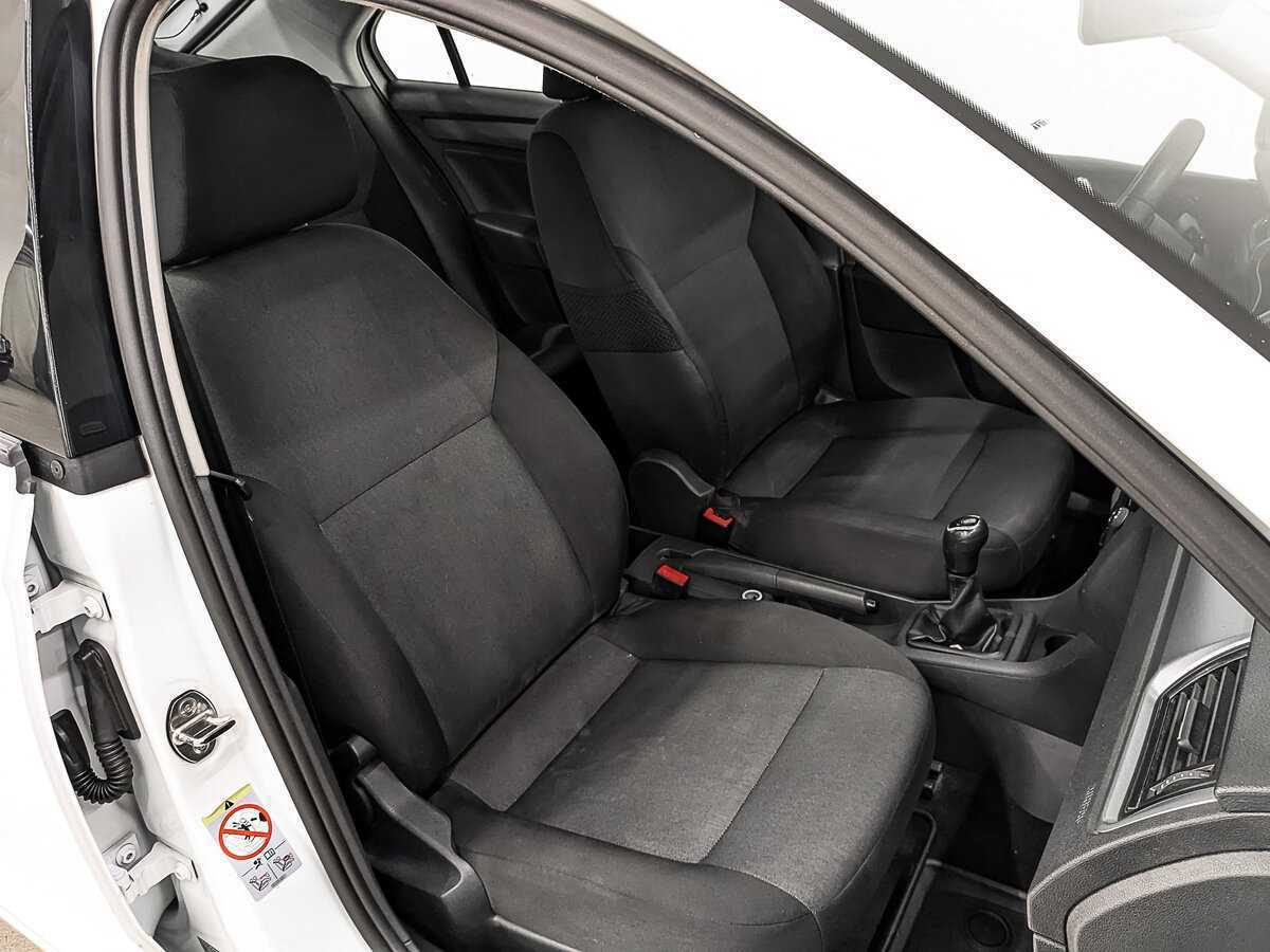 Skoda Rapid с пробегом — 2017 год. Фото: #18