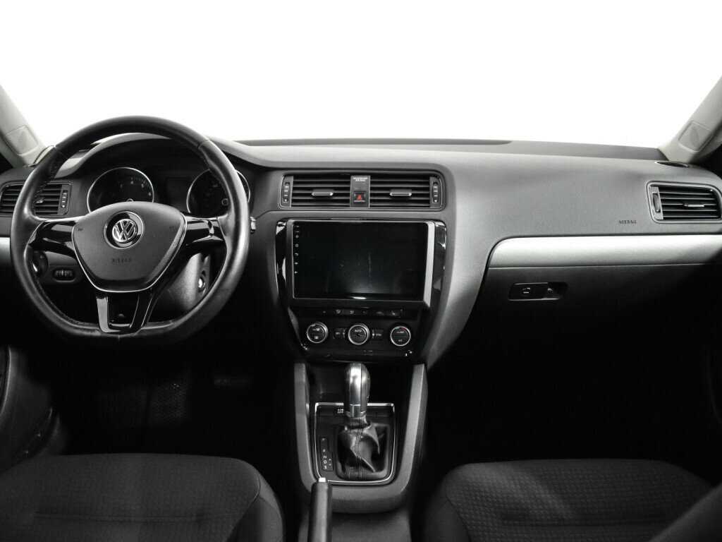 Volkswagen Jetta с пробегом — 2015 год. Фото: #8