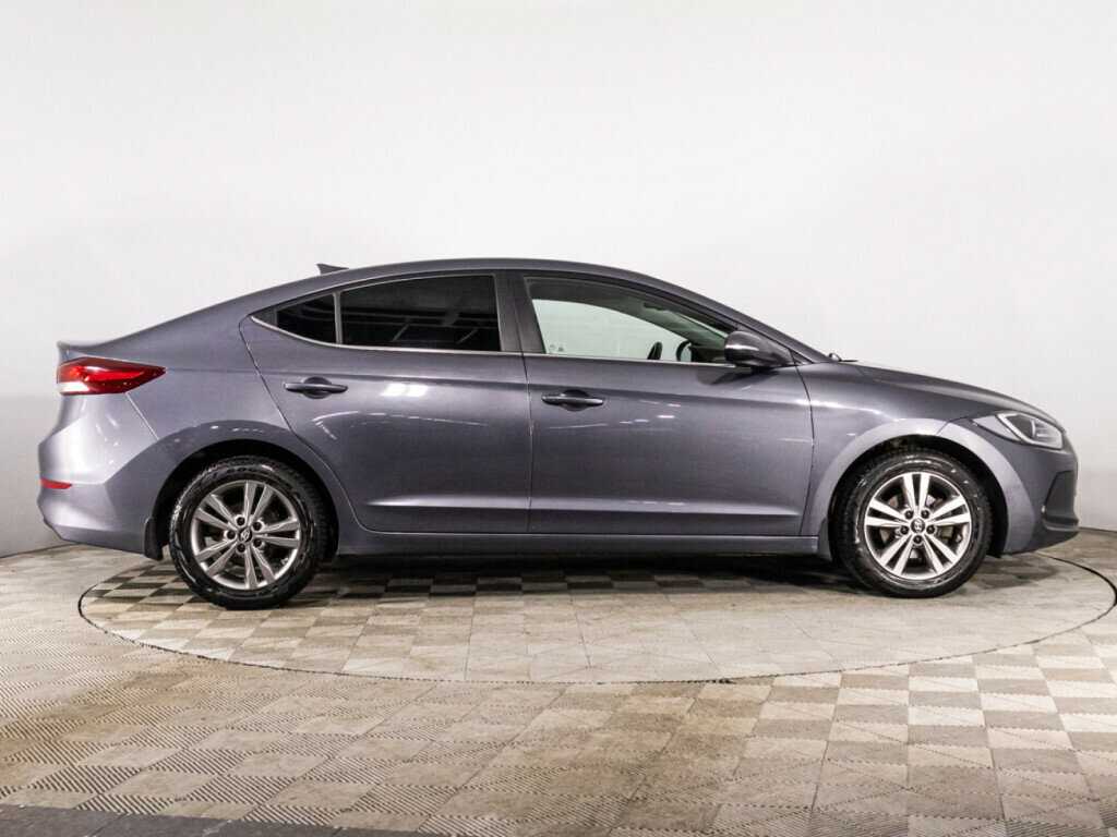 Hyundai Elantra с пробегом — 2018 год. Фото: #3