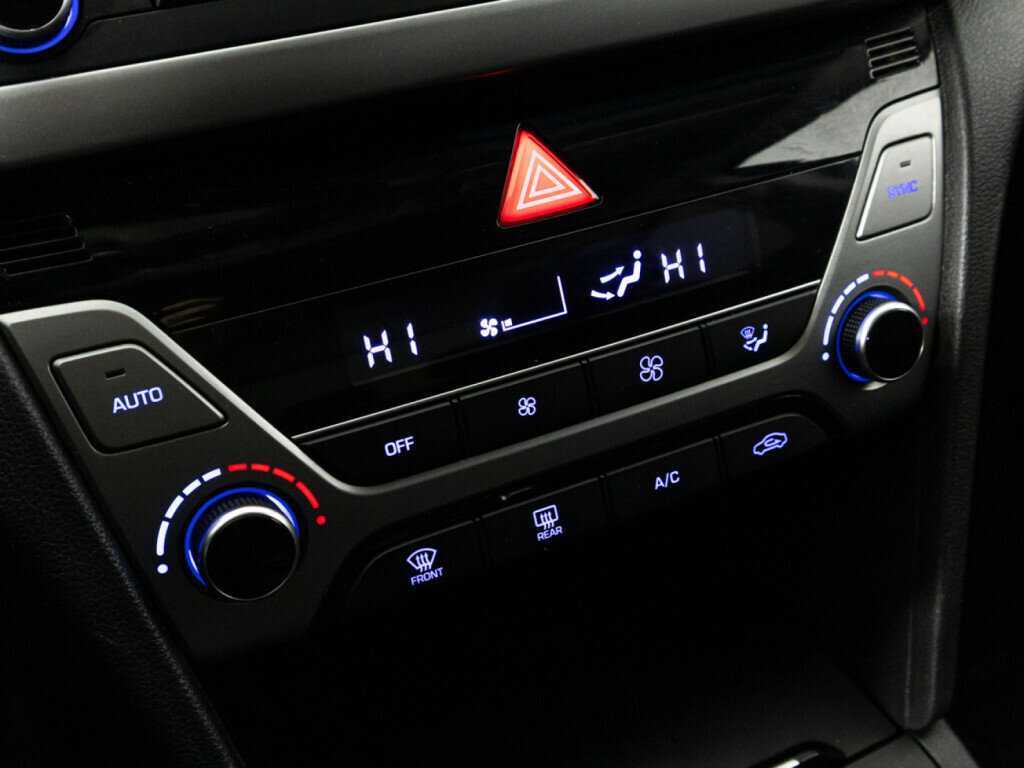 Hyundai Elantra с пробегом — 2018 год. Фото: #15