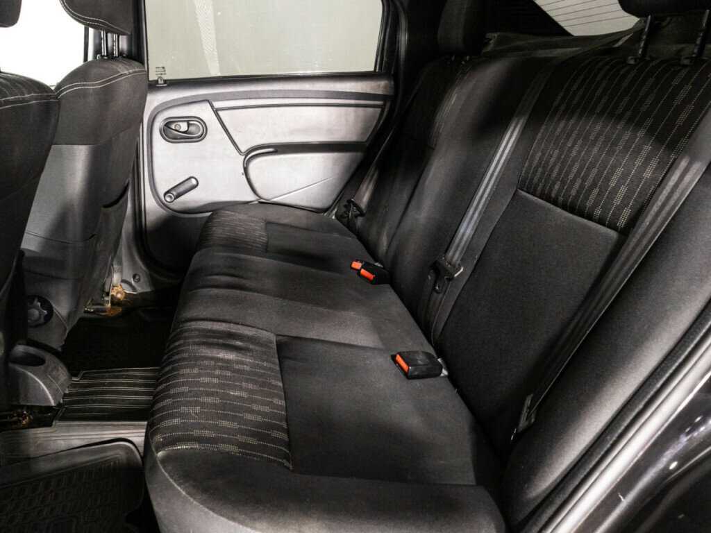 Renault Logan с пробегом — 2013 год. Фото: #9