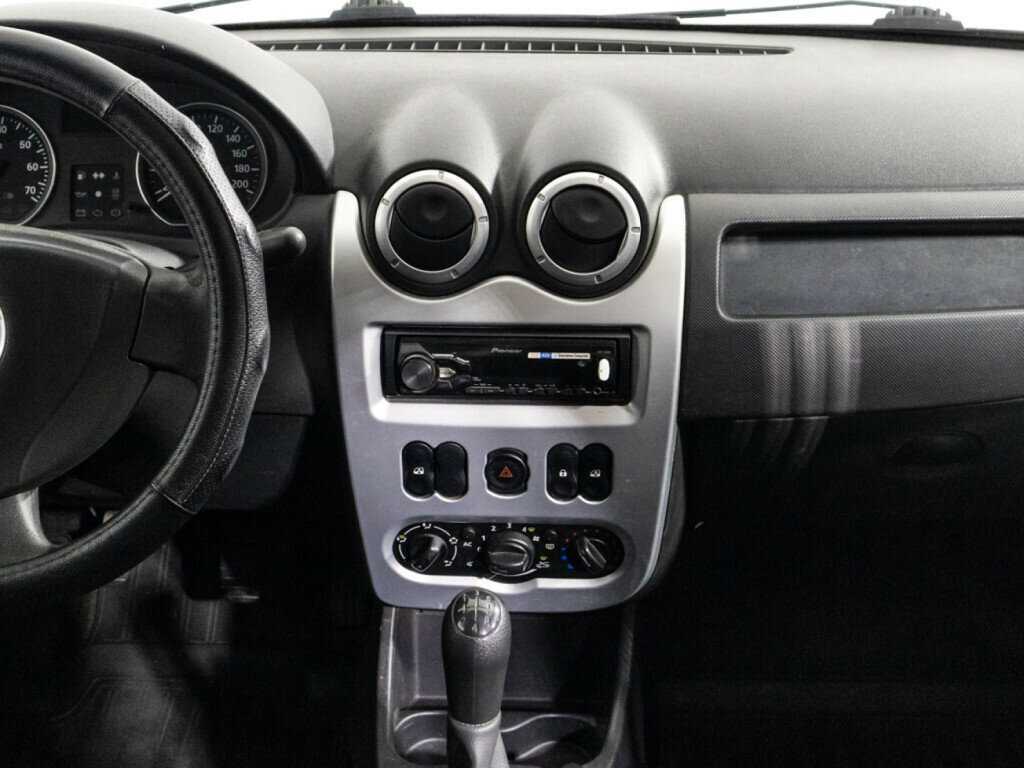 Renault Logan с пробегом — 2013 год. Фото: #13