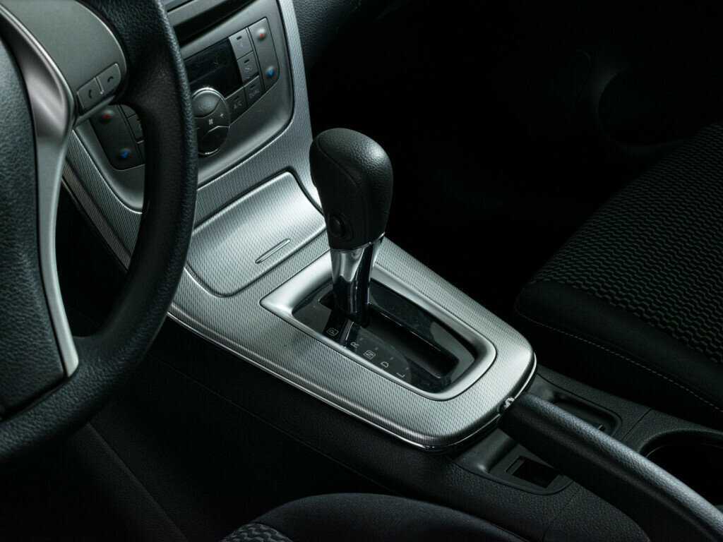 Nissan Tiida с пробегом — 2015 год. Фото: #12