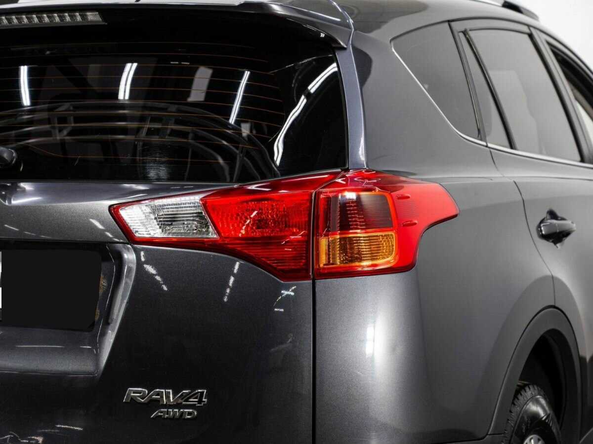Toyota RAV4 с пробегом — 2013 год. Фото: #6
