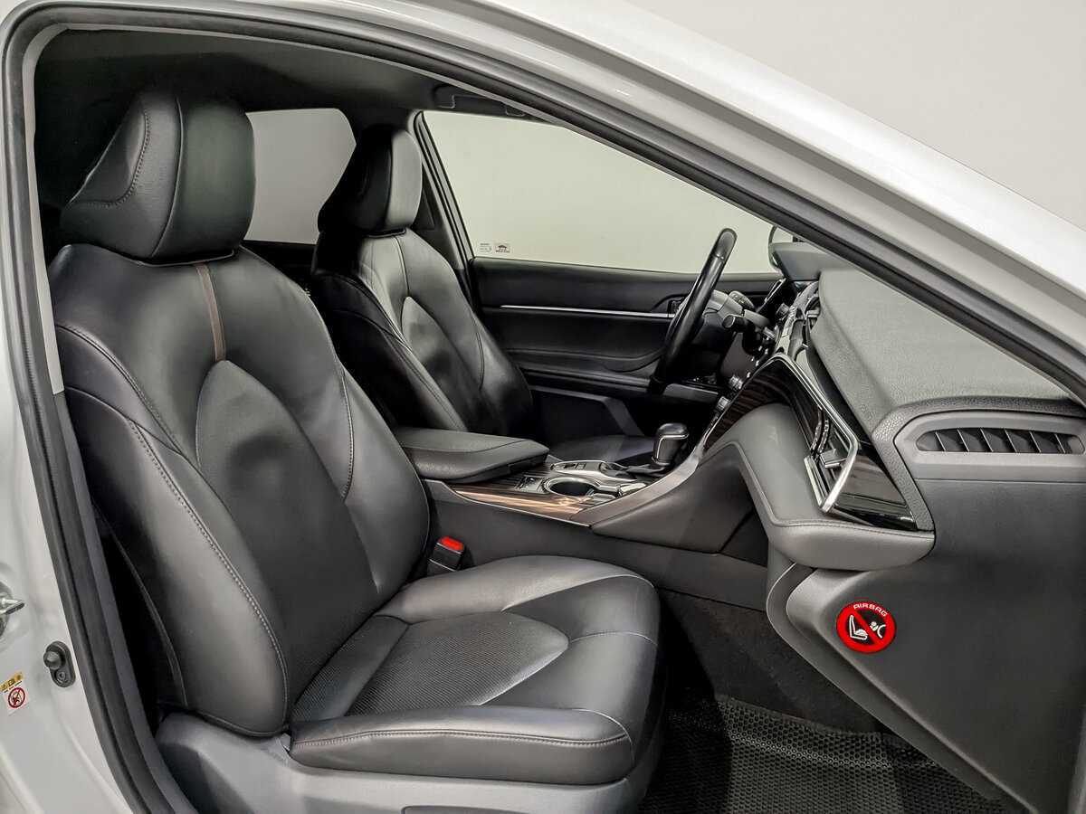 Toyota Camry с пробегом — 2019 год. Фото: #21
