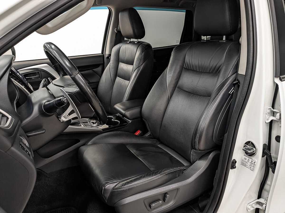 Mitsubishi Pajero Sport с пробегом — 2017 год. Фото: #17