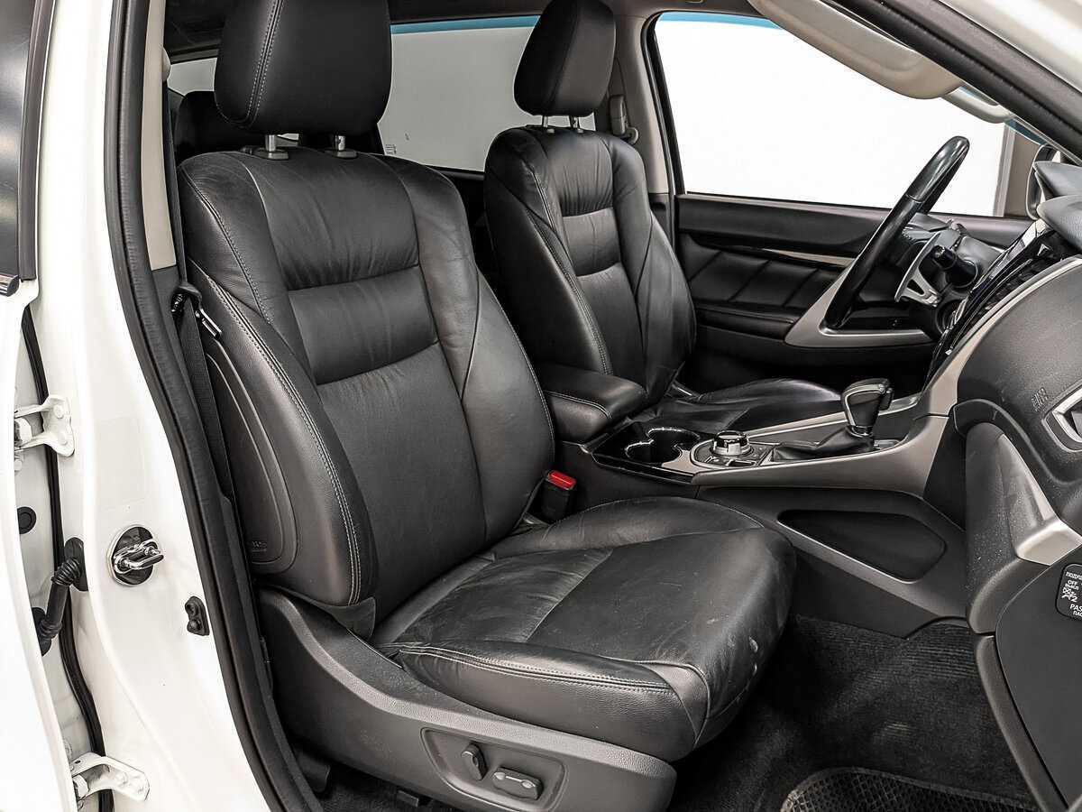 Mitsubishi Pajero Sport с пробегом — 2017 год. Фото: #20