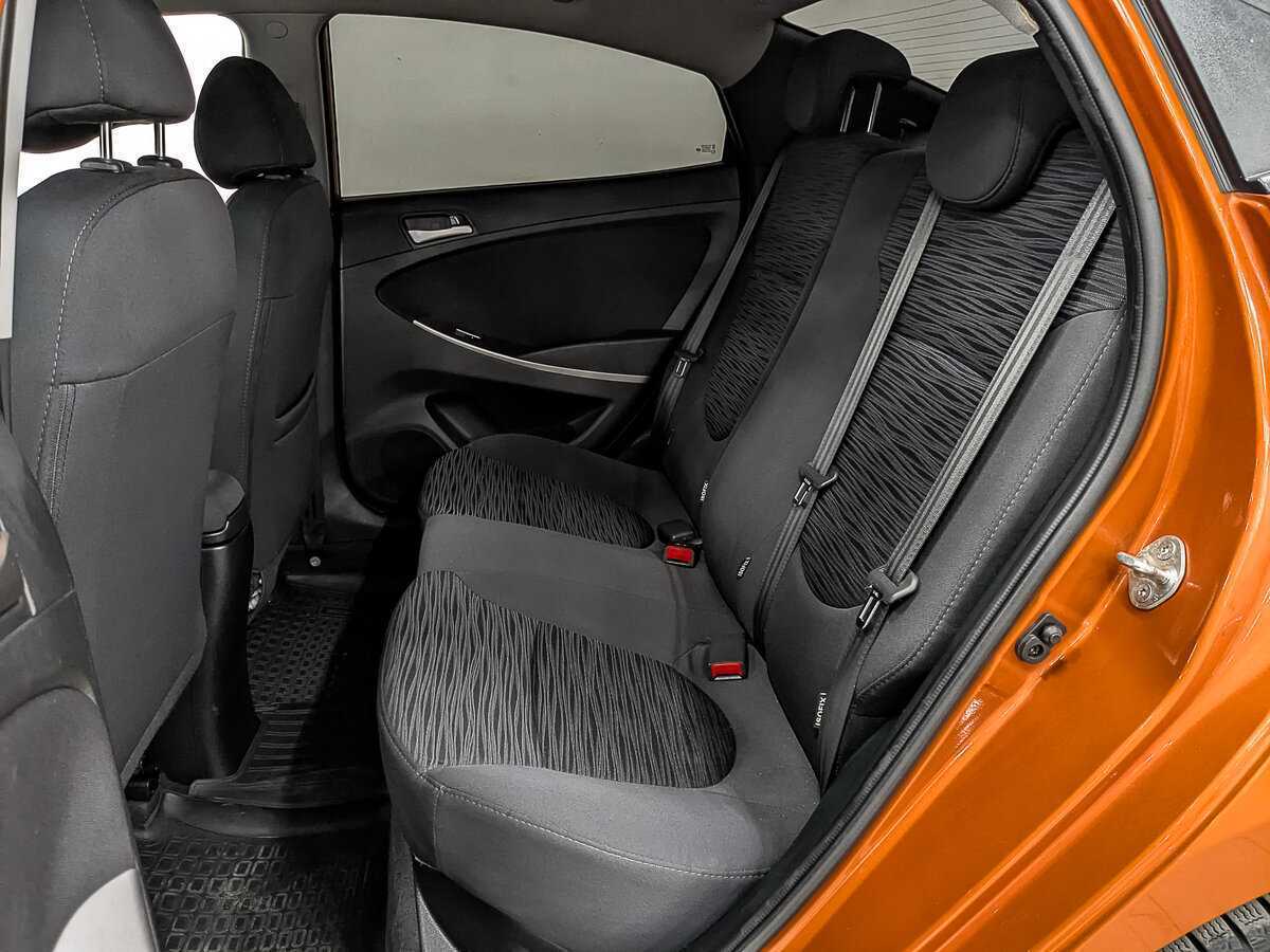 Hyundai Solaris с пробегом — 2015 год. Фото: #15