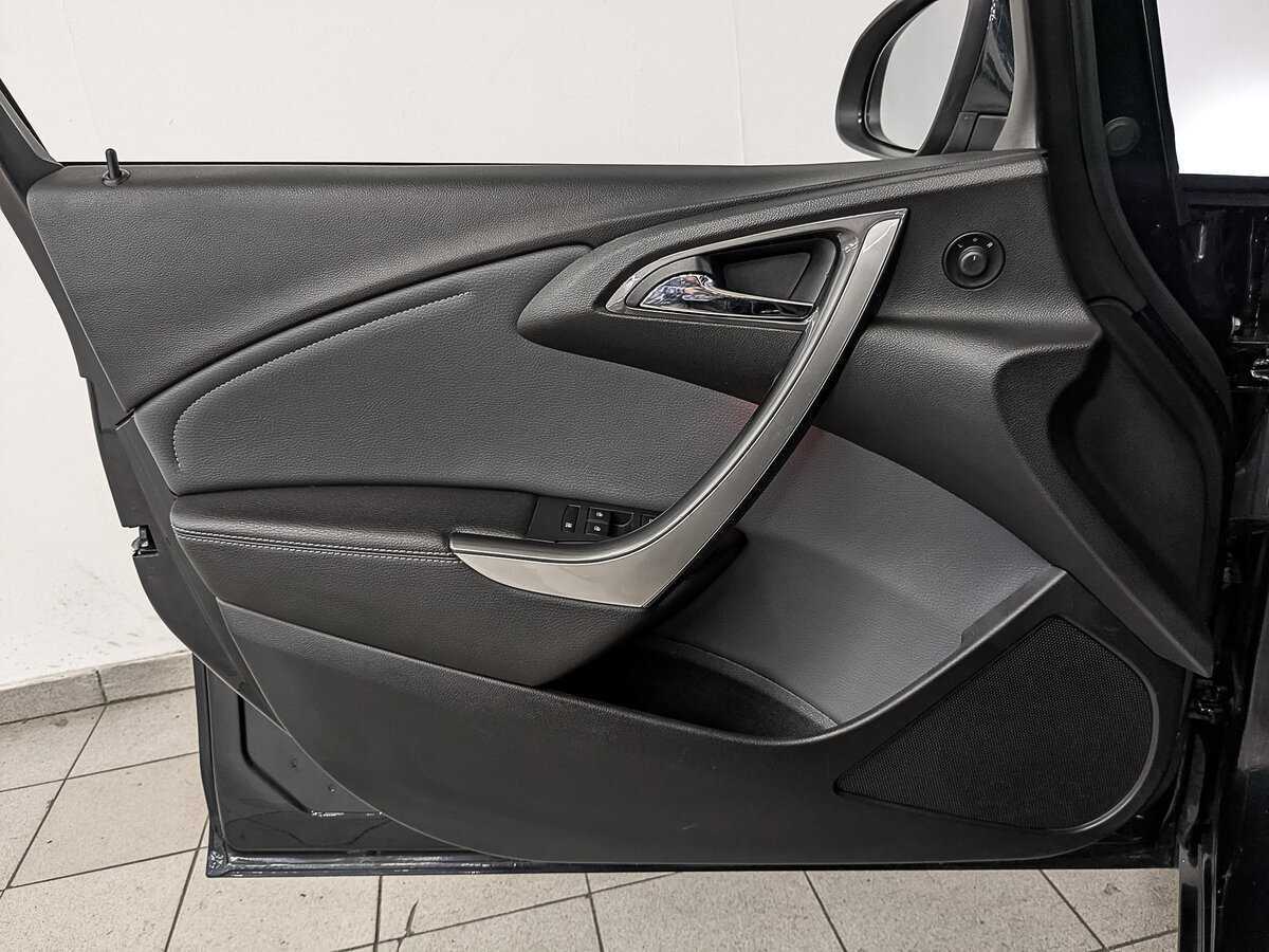 Opel Astra с пробегом — 2014 год. Фото: #16