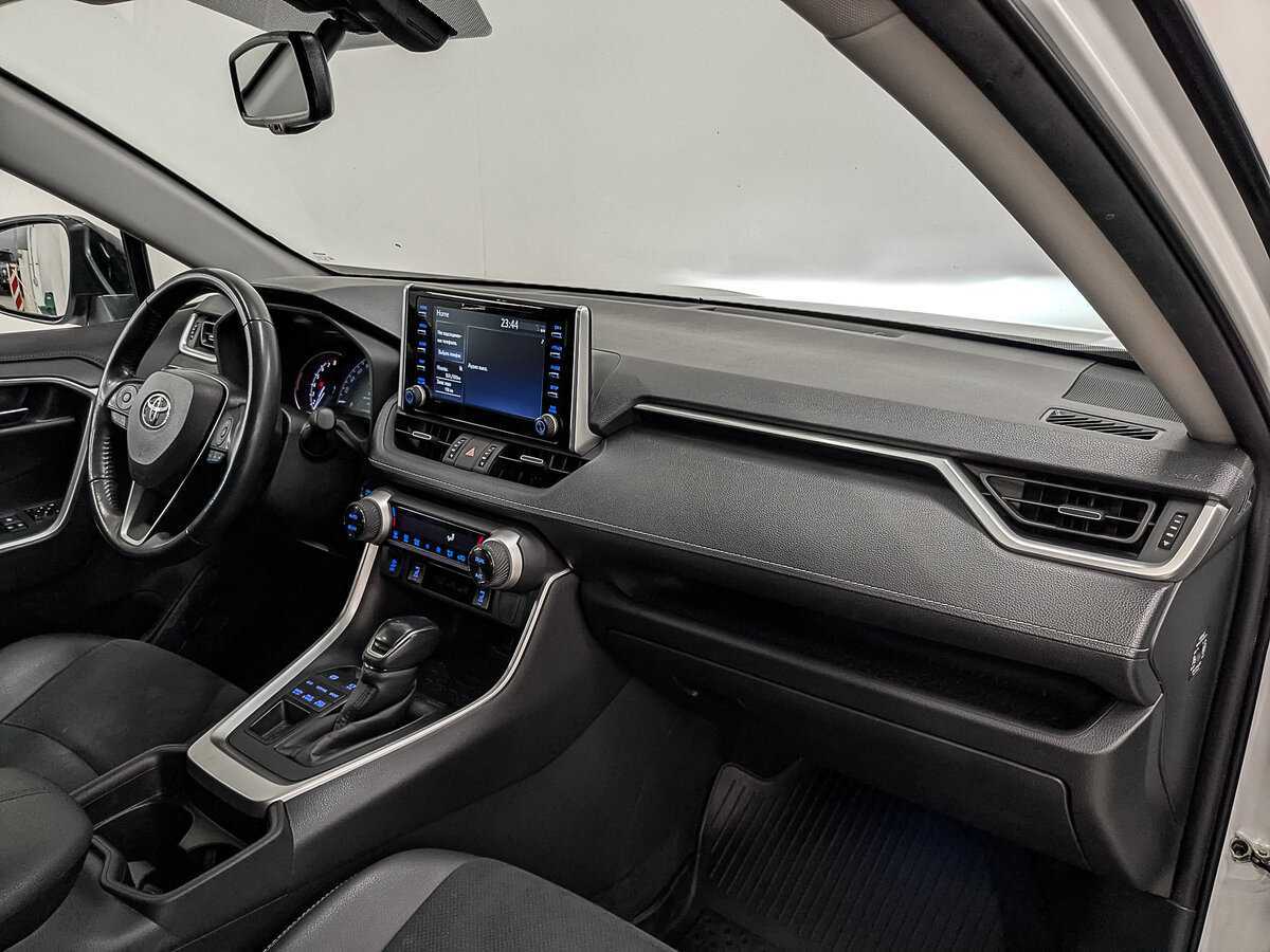 Toyota RAV4 с пробегом — 2021 год. Фото: #10