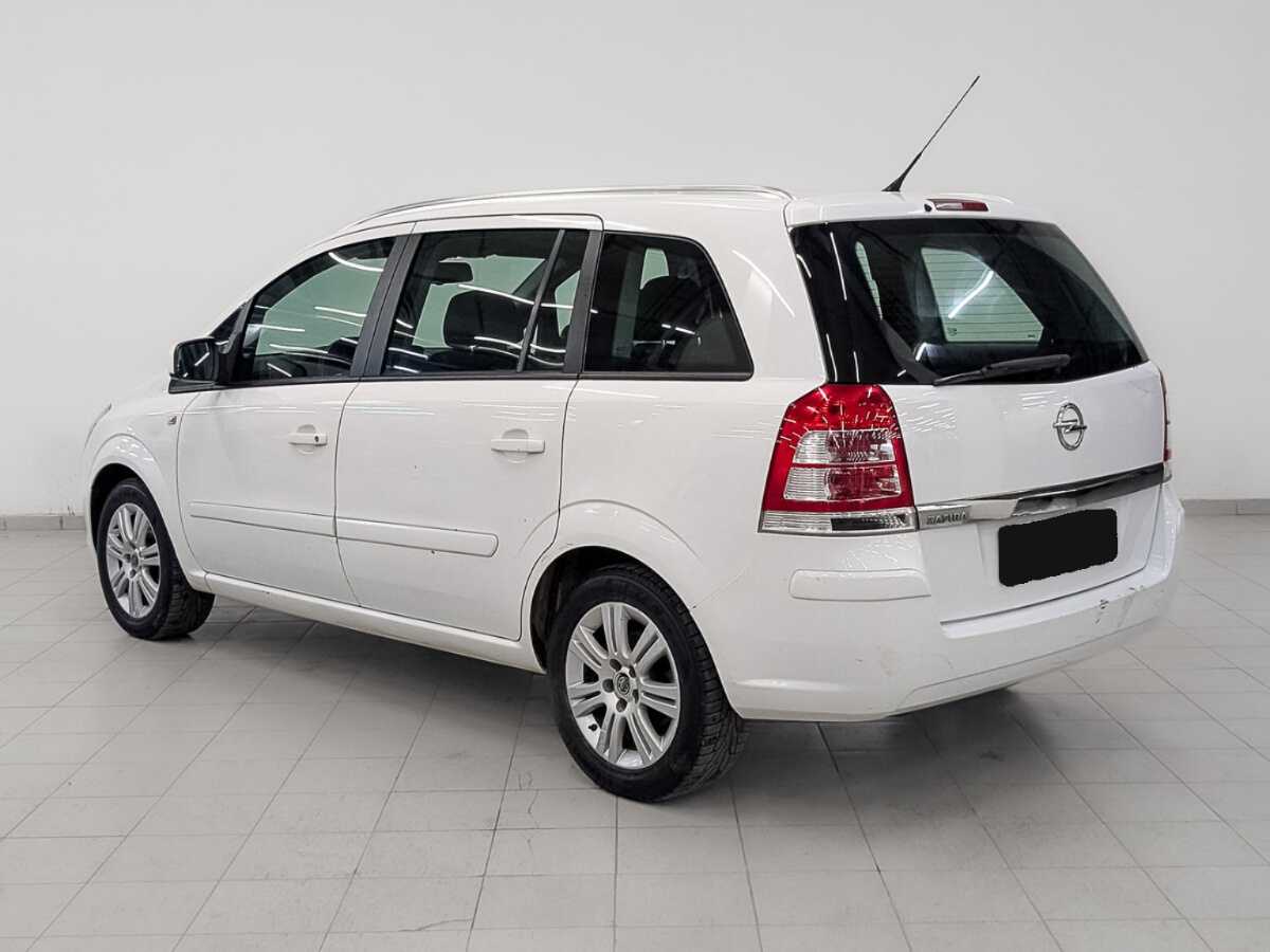 Opel Zafira с пробегом — 2013 год. Фото: #6