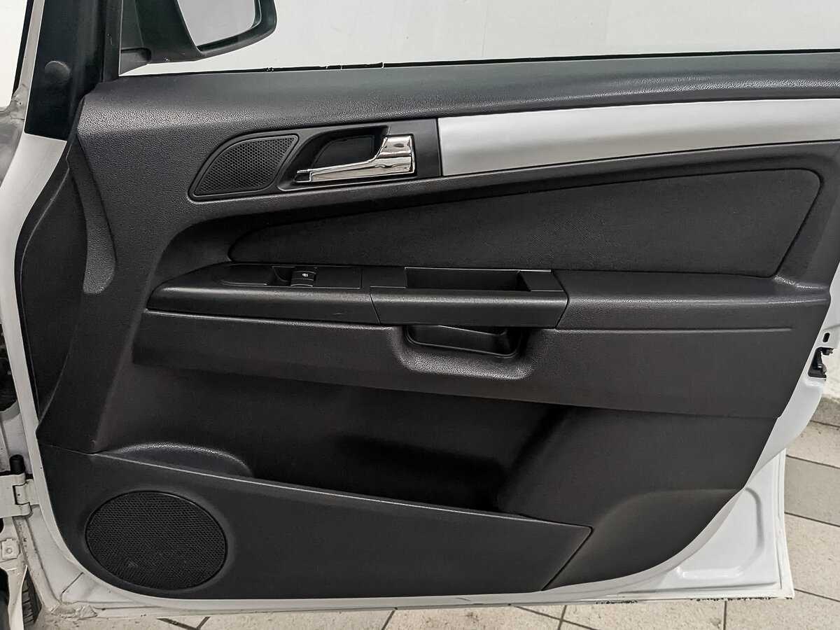 Opel Zafira с пробегом — 2013 год. Фото: #24