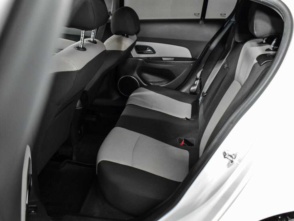 Chevrolet Cruze с пробегом — 2012 год. Фото: #9