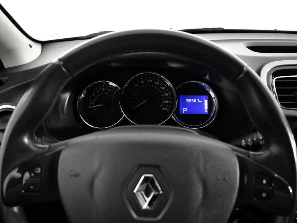 Renault Sandero с пробегом — 2017 год. Фото: #10