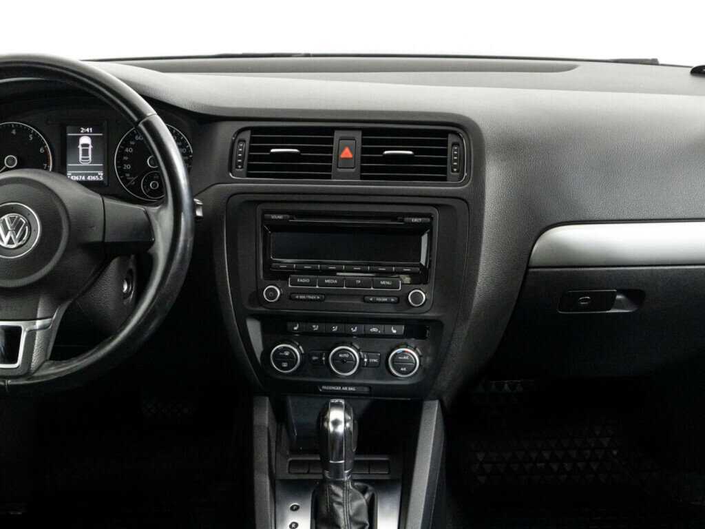 Volkswagen Jetta с пробегом — 2012 год. Фото: #13