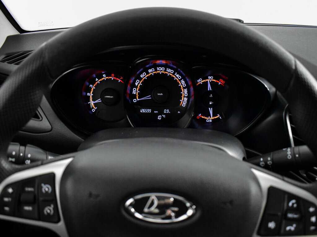 Lada (ВАЗ) Vesta с пробегом — 2019 год. Фото: #14