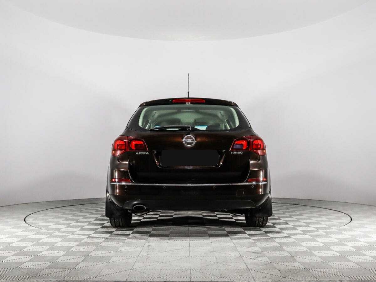 Opel Astra с пробегом — 2013 год. Фото: #5