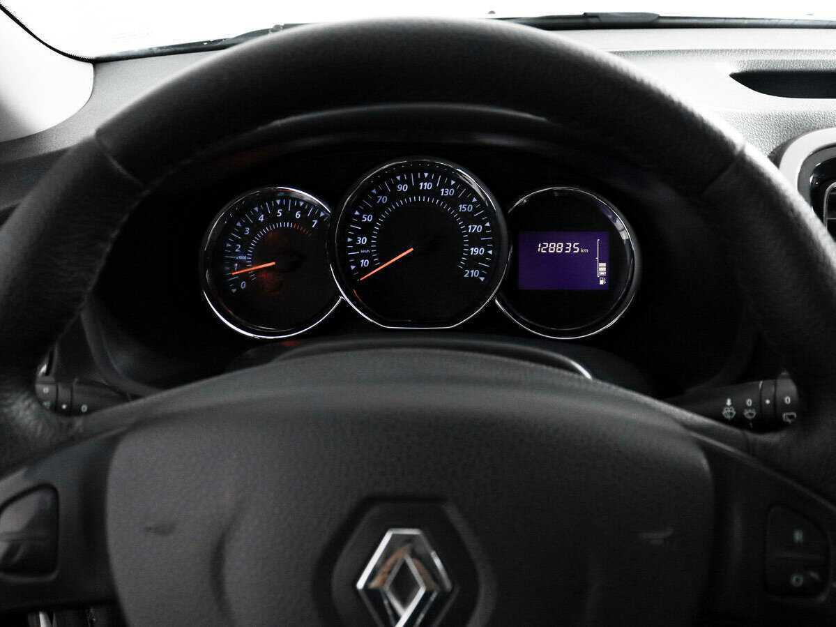 Renault Sandero с пробегом — 2017 год. Фото: #12